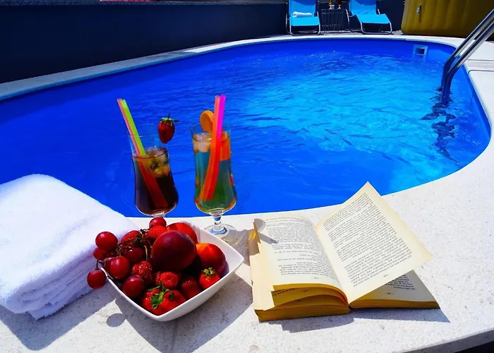 Vila In Near With Pool