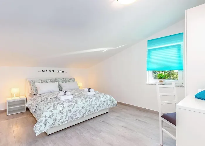 Vila In Near With Pool *