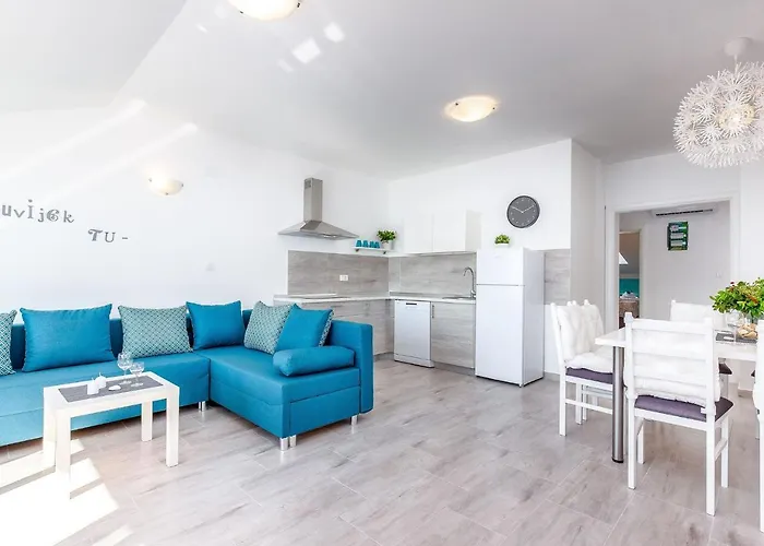 Vila In Near With Pool