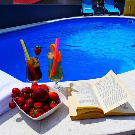 Villa Charming In With Bubble Bath