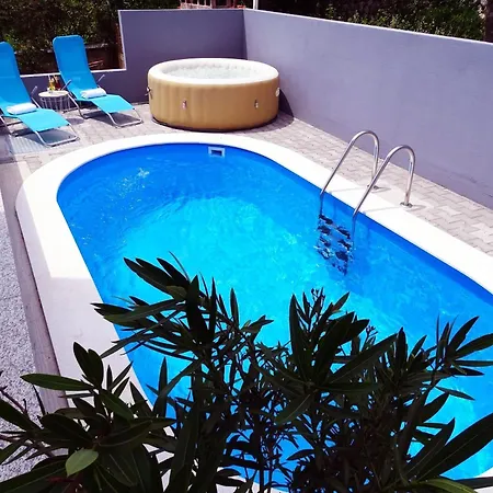 In Near With Pool